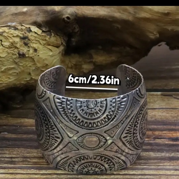 BOHO Silver Embossed Inca Aztec Motif Wide Cuff Open Bracelet NIB - Picture 3 of 5